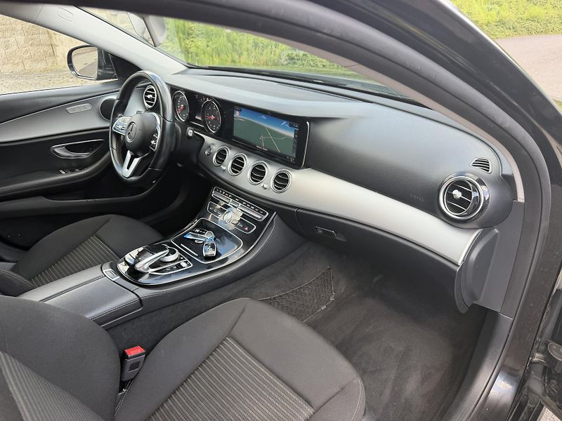 Mercedes-Benz Třídy E Kombi 220D 143kW 4MATIC  - fotka 17 z 21