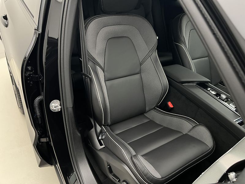 Volvo XC60 (2026) B5 AWD BLACK EDITION PLUS AUT - fotka 25 z 42