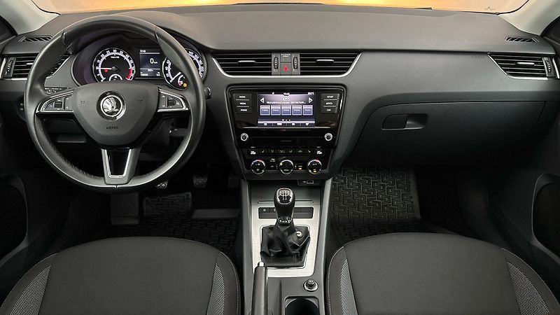 Škoda Octavia 1.6 TDI Ambition Combi - fotka 8 z 24