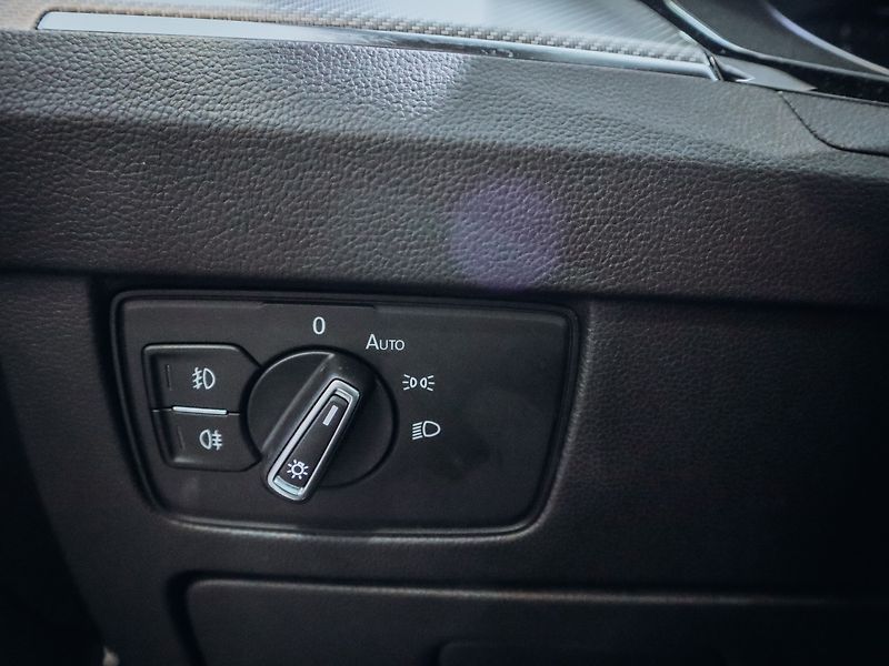 Volkswagen Passat 2.0TDI DSG R-line - fotka 9 z 23