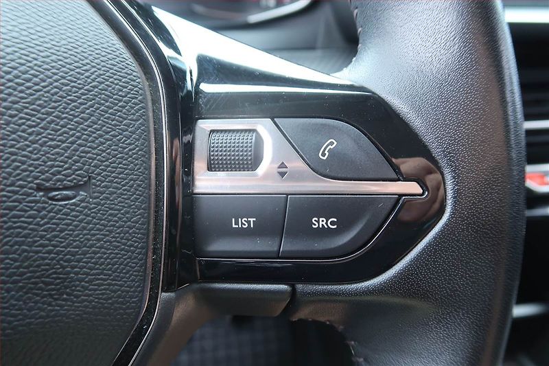 Peugeot 2008 (2020) 1.2 PureTech, Serv.kniha - fotka 17 z 20