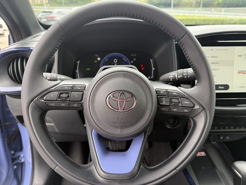 Toyota Aygo 1.5 Hybrid Executive - fotka 16 z 24