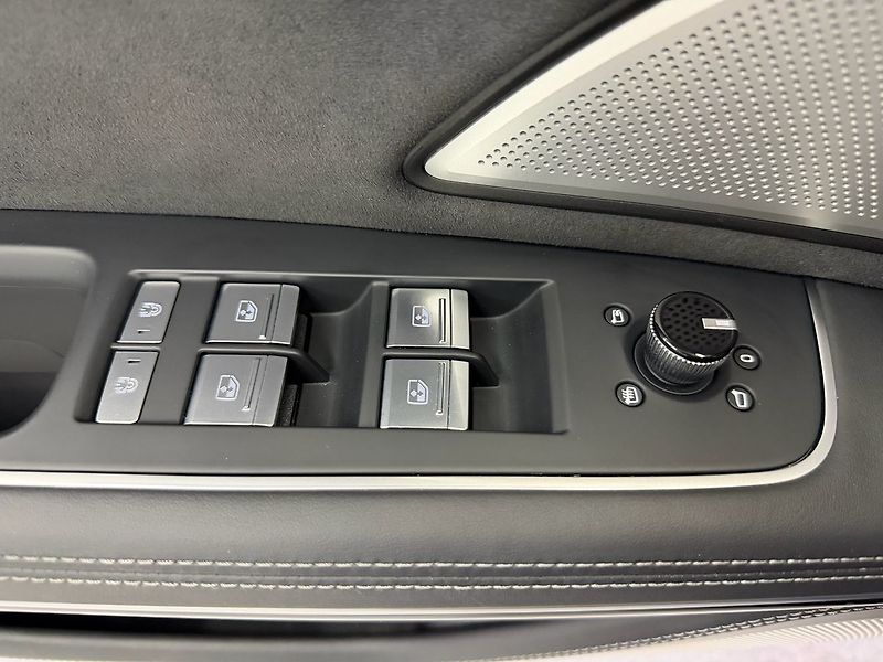 Audi S8 TFSi QUATTRO, MASÁŽE, B&O ADVA - fotka 35 z 42