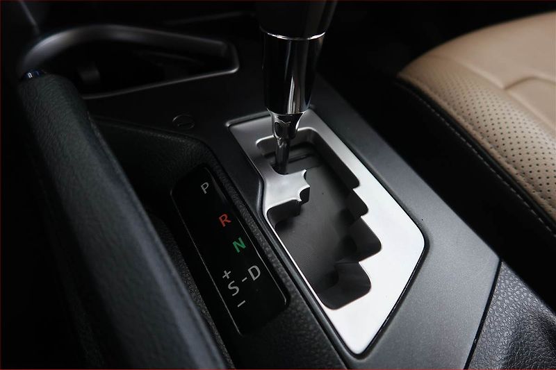 Toyota RAV4 (2017) 2.5 Hybrid - fotka 13 z 21