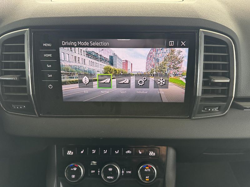 Škoda Karoq (2024) 2,0TDI DSG 4X4 TAŽNÉ LED NAVI - fotka 18 z 21