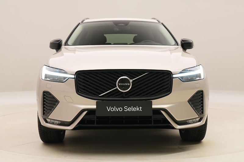 Volvo XC60 B5 AWD PLUS DARK AUT CZ 1.maj - fotka 16 z 63