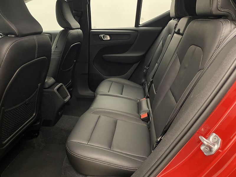 Volvo XC40 T4 MOMENTUM AUT CZ - fotka 5 z 42