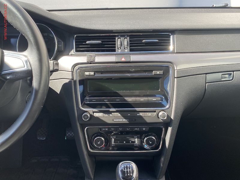Škoda Superb (2014) 1.4 TSi, Active - fotka 12 z 18