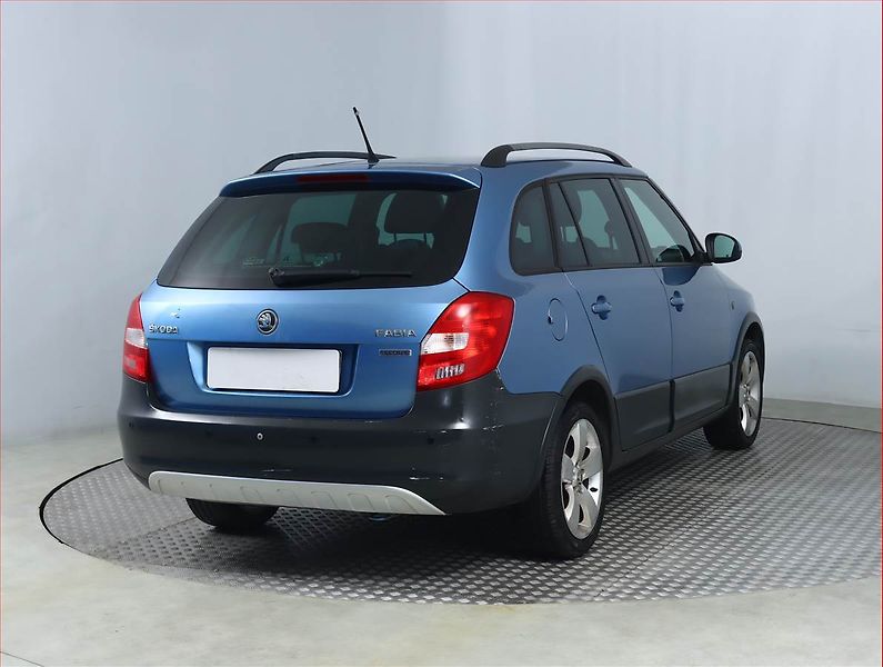 Škoda Fabia (2010) 1.2 TSI, Serv.kniha, Tempomat - fotka 4 z 13