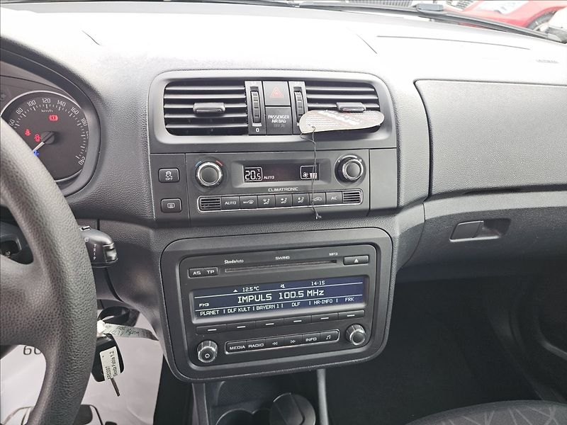 Škoda Fabia II 1,2TSi 63KW Ambiente - fotka 19 z 43