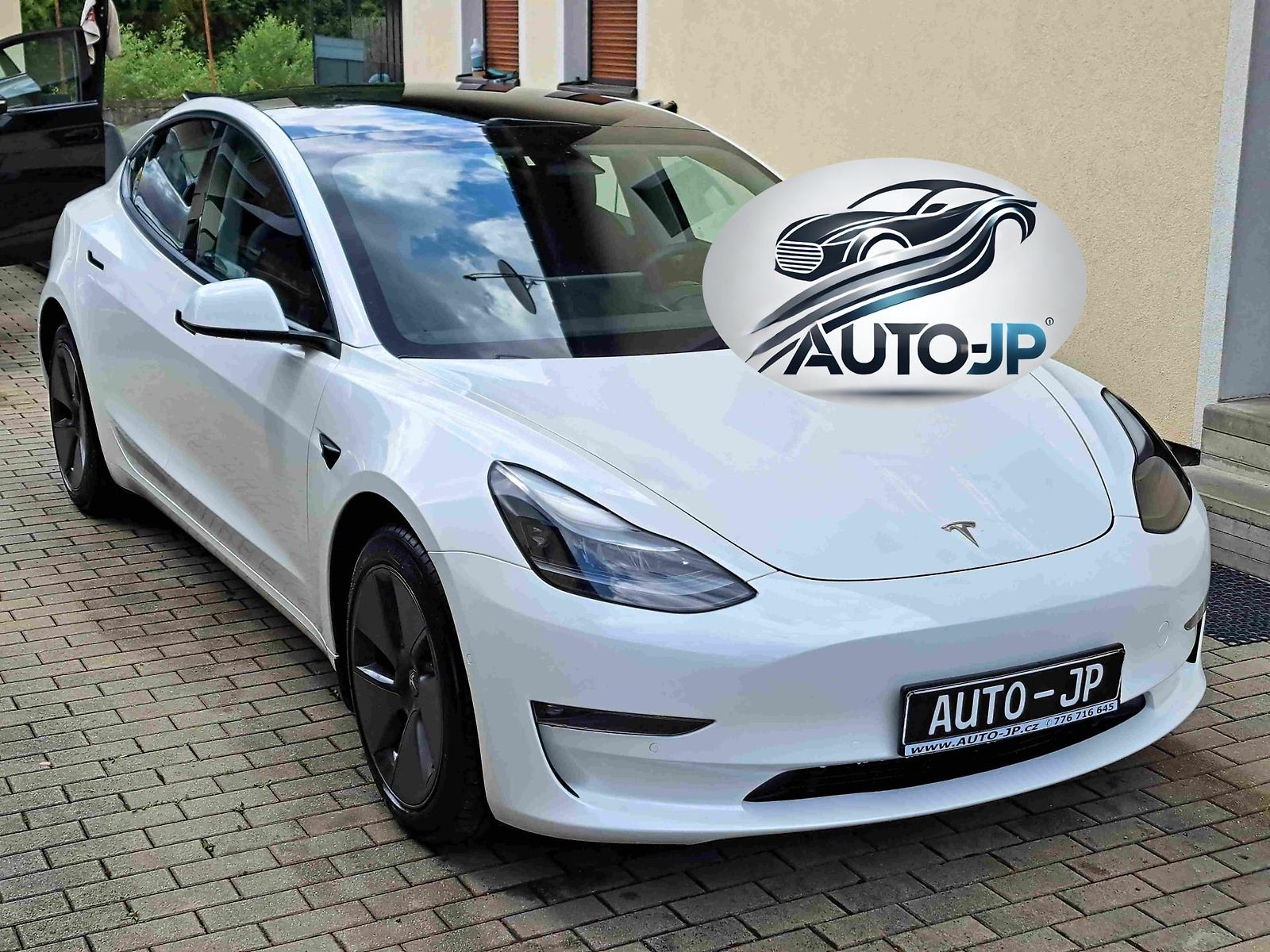 Tesla Model 3 AWD Long Range    PŘIPRAVUJEME
