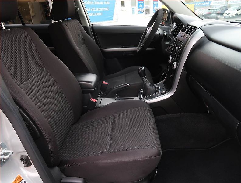 Suzuki Grand Vitara (2012) 2.4 VVT, LPG, 4X4, Serv.kniha - fotka 9 z 17