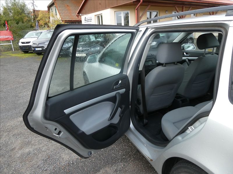 Škoda Octavia 1,6 FSi 85kW závěs, 2x kola - fotka 13 z 25