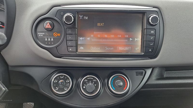 Toyota Yaris 1.0 VVTi Comfort REZERVACE - fotka 22 z 23