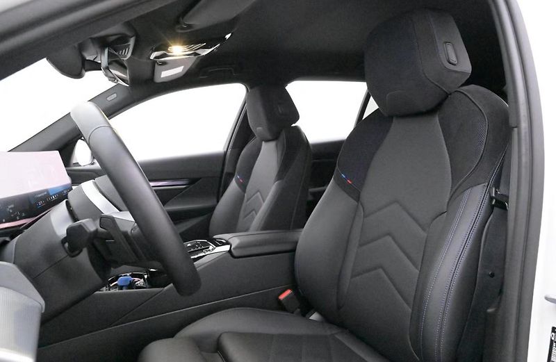 BMW i5 eDrive40 Touring M SoH 97% Taž - fotka 8 z 26