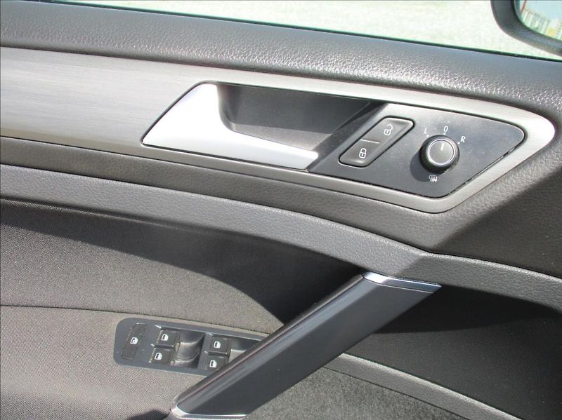Volkswagen Golf 1,4 TSI,digiklima,xenon,s.kn. - fotka 29 z 47