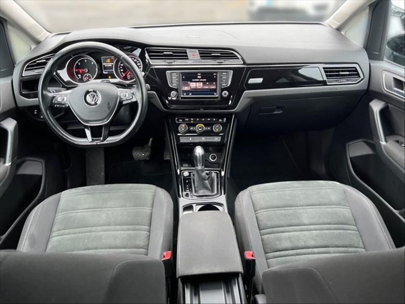 Volkswagen Touran 2,0 TDI Highline DSG Cebia - fotka 9 z 18