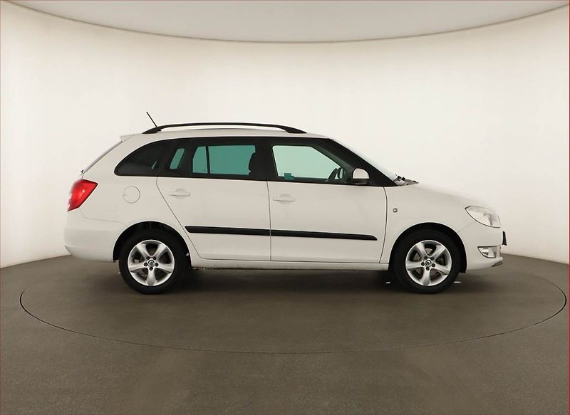 Škoda Fabia (2012) Ambition 1.2 TSI, Tempomat - fotka 6 z 12