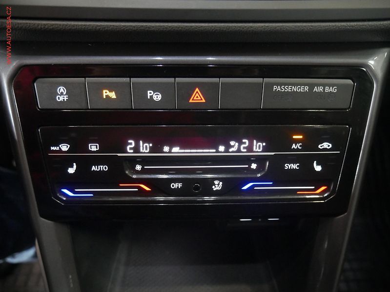 Volkswagen T-Cross (2023) 1.0 TSi, 2.maj,ČR, Style, LED - fotka 17 z 20