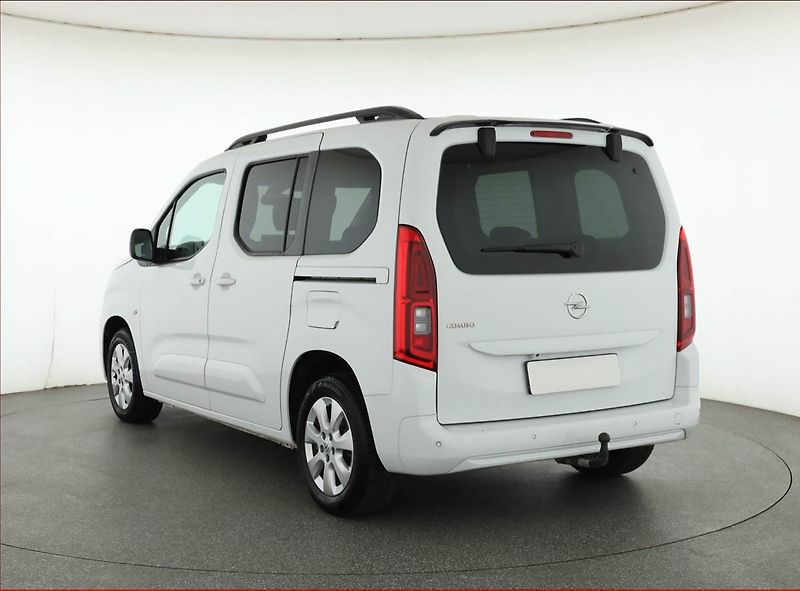 Opel Combo (2022) Elegance 1.5 CDTI, 5Míst, ČR - fotka 4 z 15