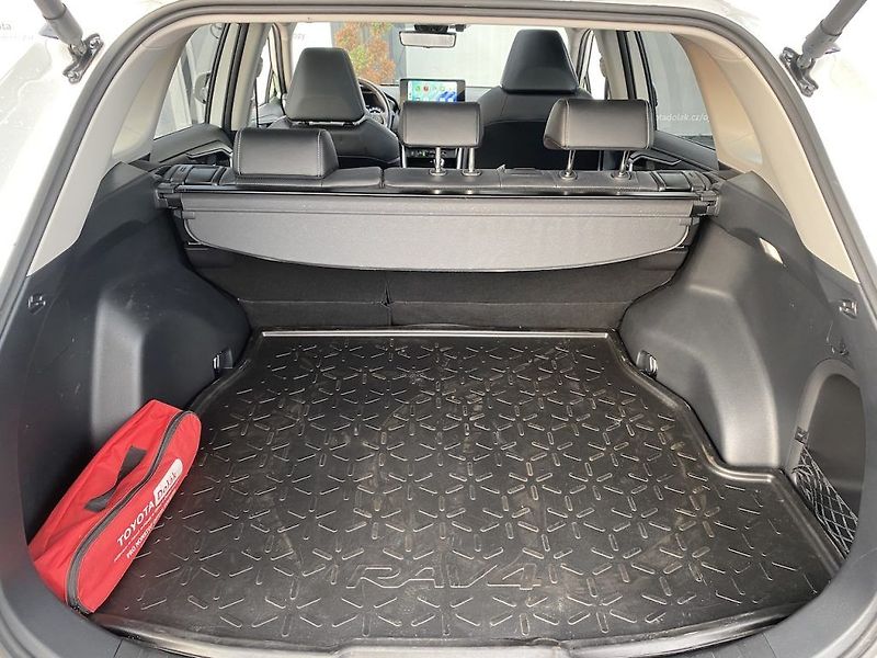 Toyota RAV4 2.5HEV, ČR, Executive Sky, 4x4 - fotka 33 z 35