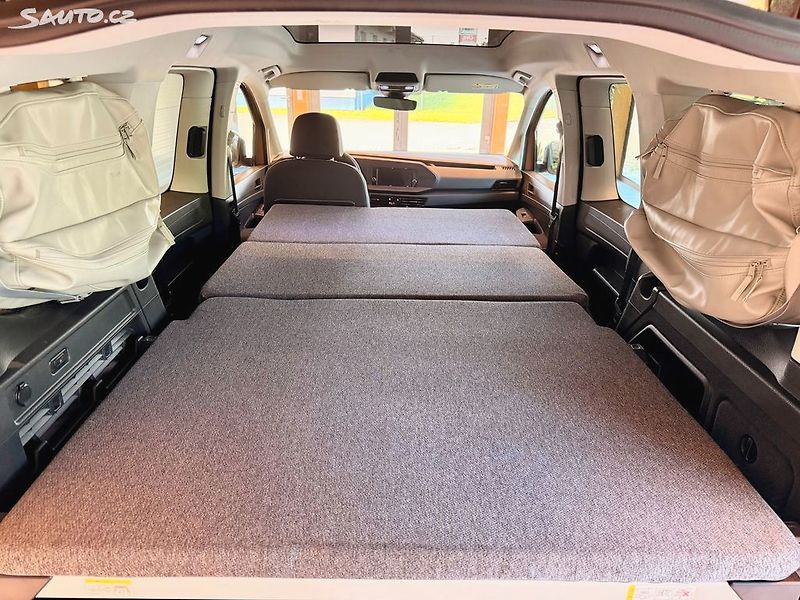 Volkswagen Caddy 1.5 TSi DSG California - fotka 25 z 32