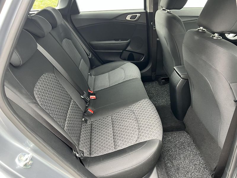 Kia Ceed (2022) 1.5T-GDI 118kW TAŽNÉ  ČR NOVÉ - fotka 10 z 22