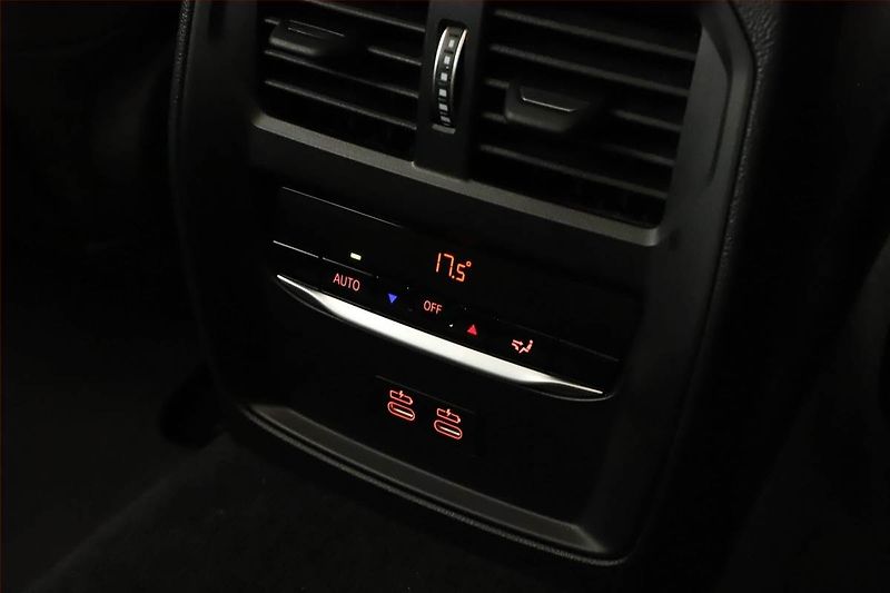 BMW i4 (2022) eDrive40, SoH 95% - fotka 13 z 21