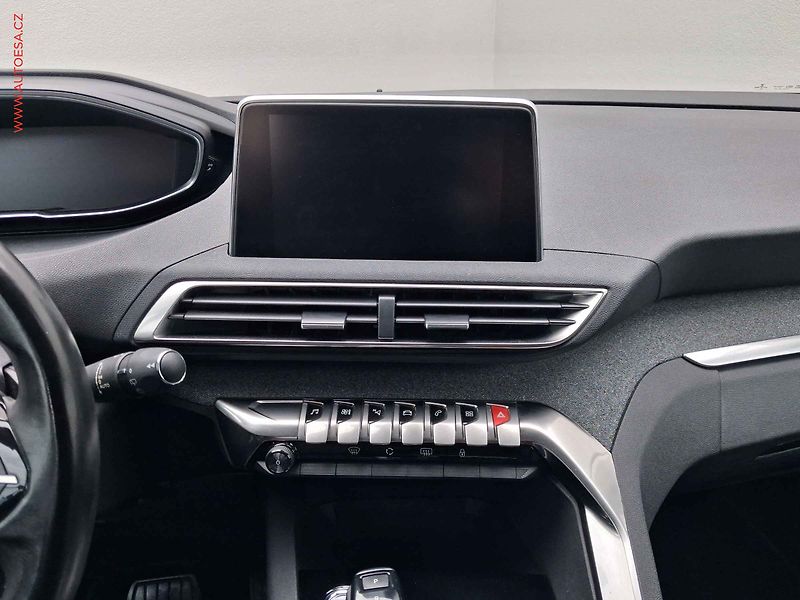 Peugeot 3008 (2018) 1.2 PT, Allure, AT, navi - fotka 12 z 17