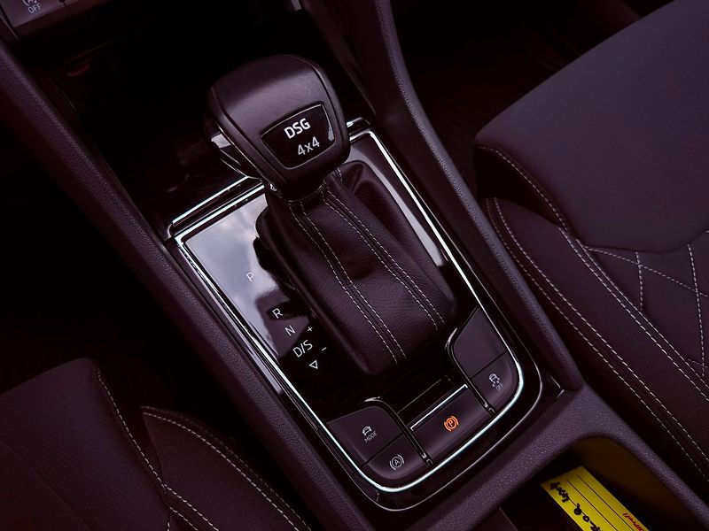 Škoda Karoq 1.5 TSi Sportline 4x4 DSG, ČR - fotka 28 z 34