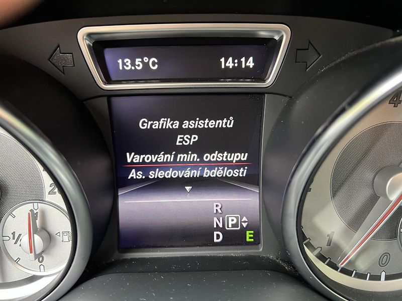 Mercedes-Benz GLA (2014) 200d 4Matic Urban-ODPOČET DPH - fotka 21 z 27