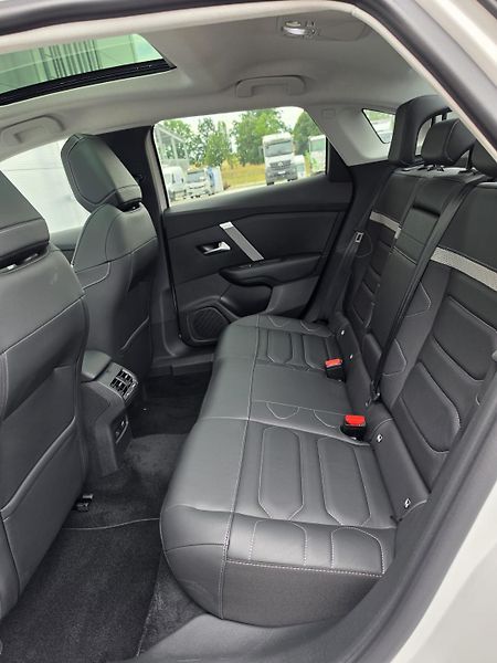 Citroën ë-C4 100kW 50kWh SHINE Panorama DPH - fotka 26 z 29