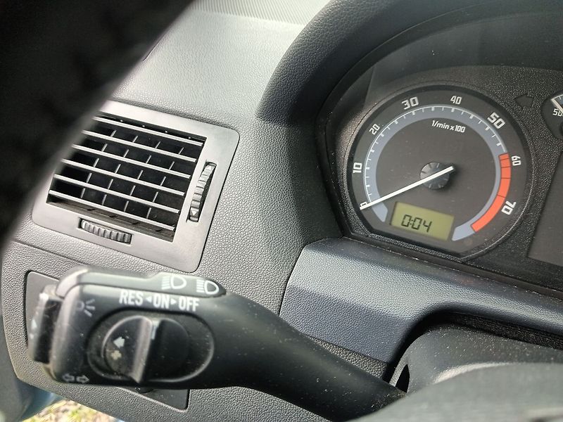 Škoda Fabia 1.2 HTP Elegance Sedan - fotka 12 z 28