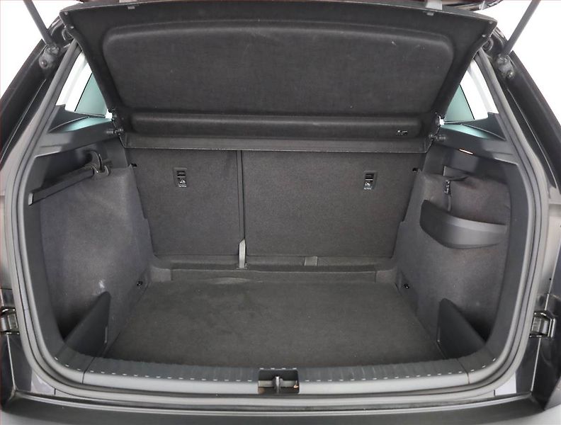 Škoda Karoq (2018) 1.0 TSI, Navi, Tempomat - fotka 16 z 17