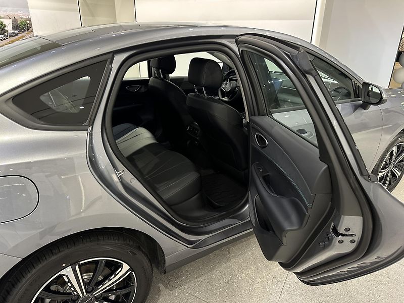 BYD Seal 5 DM-i (2025) Comfort Super Hybrid - fotka 6 z 8
