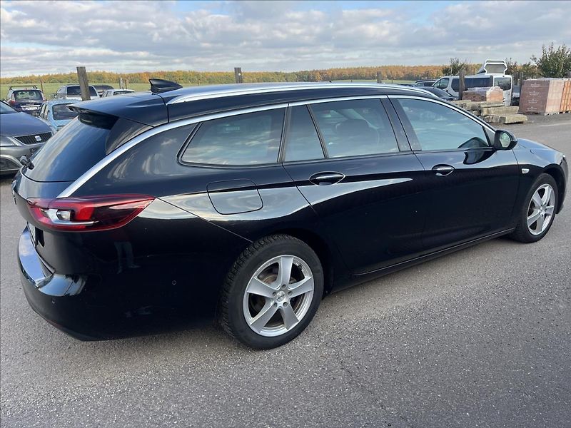 Opel Insignia 1,6 CDTi 100kW SPORTS TOURER - fotka 5 z 43