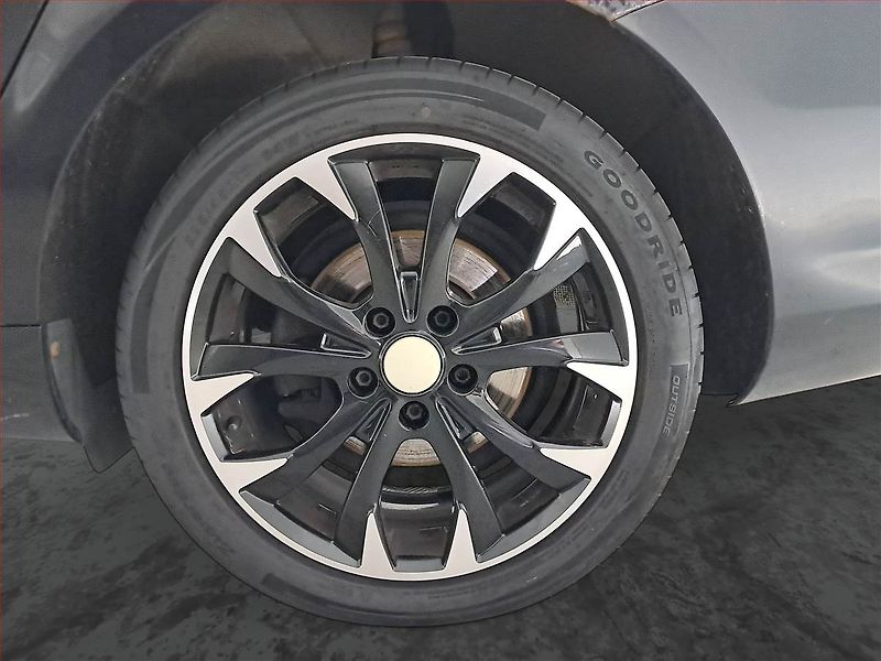 Volkswagen Passat (2011) Comfortline 2.0 TDI, po STK - fotka 15 z 18