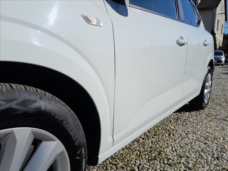 Dacia Sandero 1,0 SCe 49kW - fotka 13 z 48
