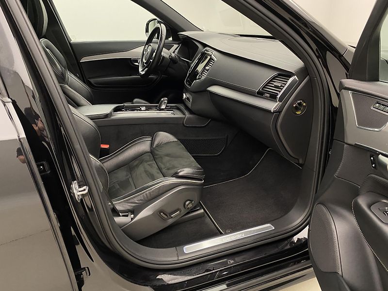 Volvo XC90 B5 AWD R-DESIGN REZERVACE - fotka 23 z 47