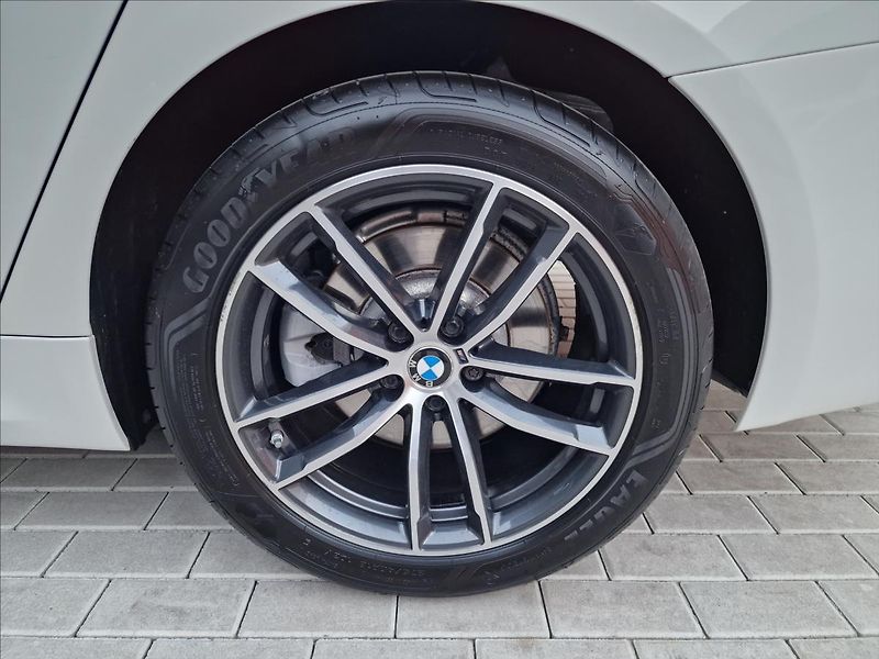 BMW Řada 5 520d Xdrive M-Sport ČR,1.Maj. - fotka 45 z 50