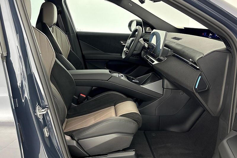 BMW iX3 50 xDrive - fotka 13 z 26