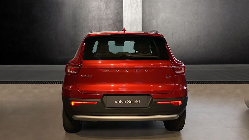 Volvo XC40 PLUS BRIGHT, B4 FWD, 145+10 kW - fotka 5 z 39
