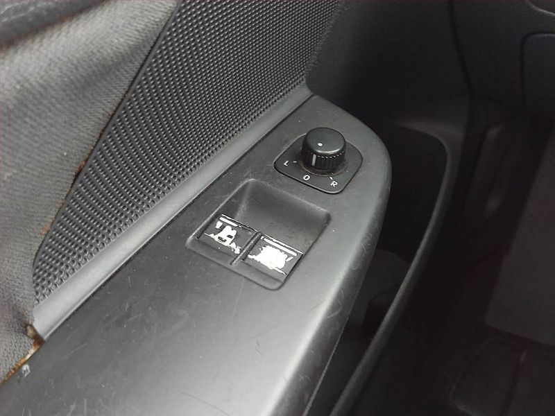 Volkswagen Golf (2006) 1.6, Serv.kniha, po STK - fotka 15 z 16