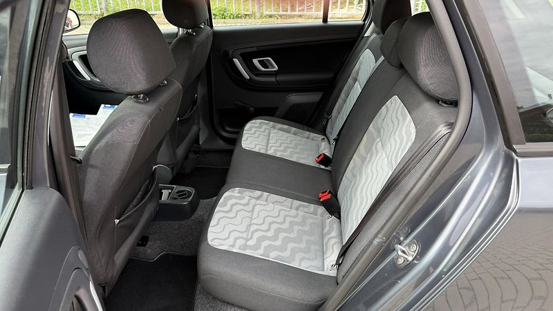 Škoda Fabia (2010) 1.4 16V*63kW*AMBIENTE*PĚKNÁ* - fotka 10 z 21