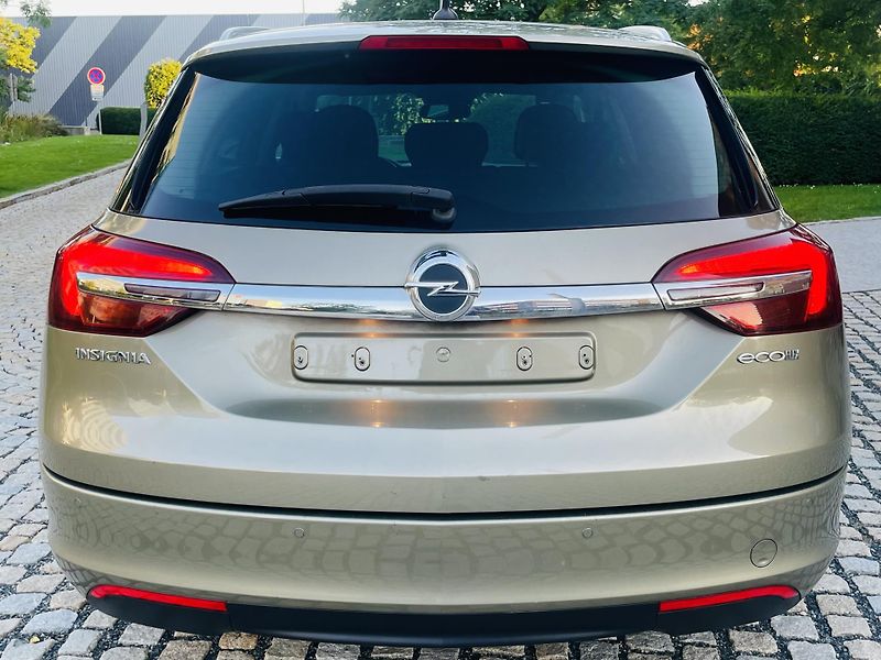 Opel Insignia 2.0CDTi MANUÁL VÝHŘEV LED - fotka 15 z 41