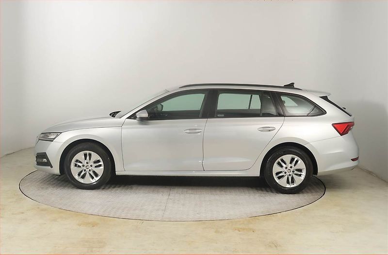 Škoda Octavia (2022) Ambition 2.0 TDI, ČR,1.maj - fotka 3 z 22