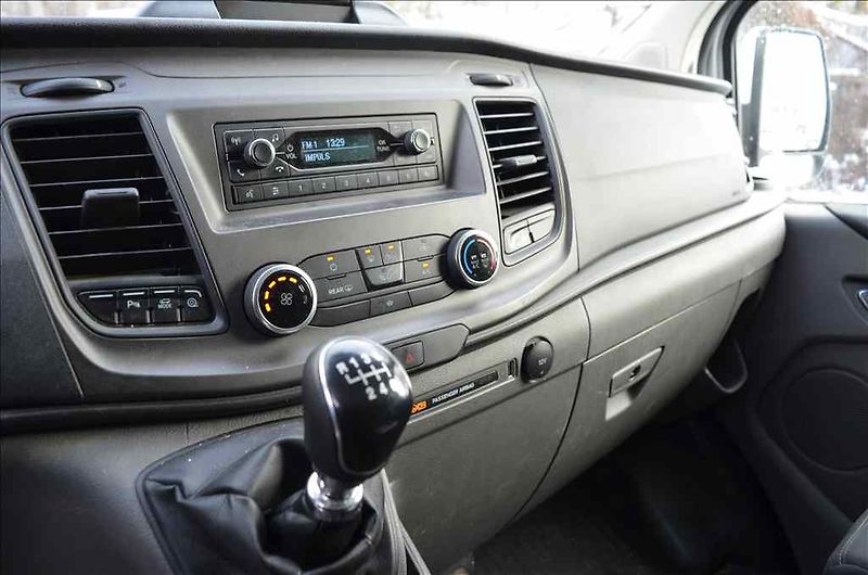 Ford Transit (2022) CUSTOM 2,0 D - fotka 12 z 16
