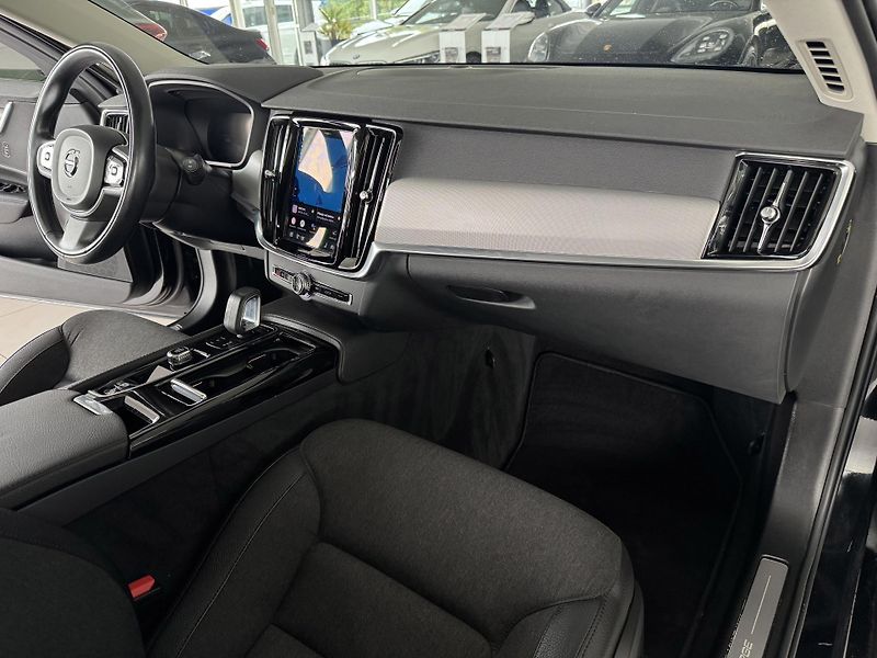 Volvo V90 T6 AWD*Recharge*KeyLess*Tažné - fotka 11 z 37
