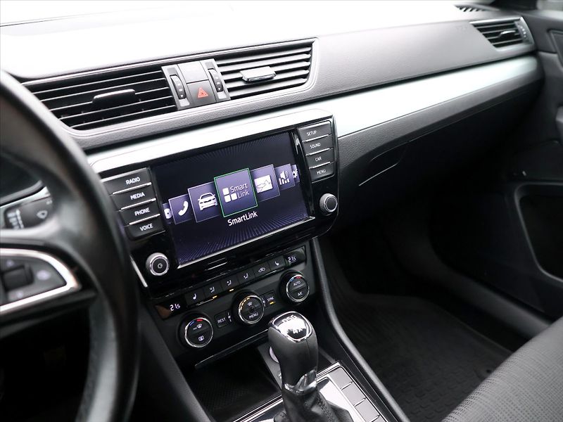 Škoda Superb 2,0 TDI 140kW DSG 4x4 CZ - fotka 18 z 31
