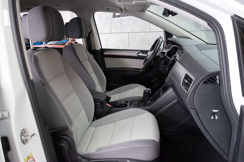 Volkswagen Touran 1.5 TSI TAŽNÉ*7.MÍST*DPH*ČR 1M - fotka 14 z 46